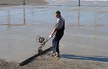 Аренда инструментов: Виброрейка рейка 3 метра бензин Адрес Ж/м пишпек ул. Аммосова — 9