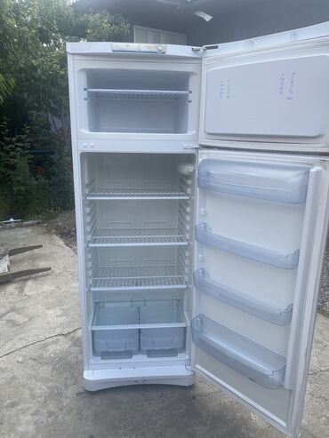 Холодильники: Холодильник Indesit, Б/у, Двухкамерный, De frost (капельный), 55 * 175 * 50