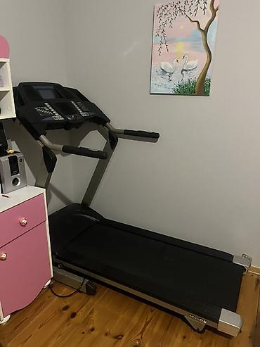 ferro qaçış aparatı: Qaçış yolu elektrikli, ekranlı, proqramlı
Her bir seyi isleyir — 1