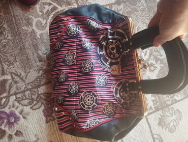 Çantalar: Dəri brend çanta, Parisdən 200 dollara alinib