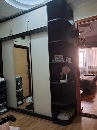 Masalar və oturacaqlar: İşlənmiş, Kupe, 2 qapılı Düz dolab, Qarderob, paltar dolabı