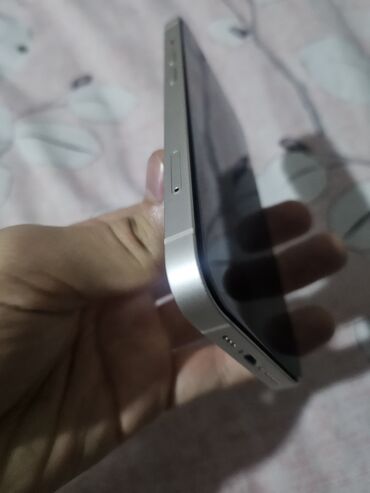 Apple iPhone: IPhone 13, Б/у, 128 ГБ, Белый, Чехол, 77 % — 10