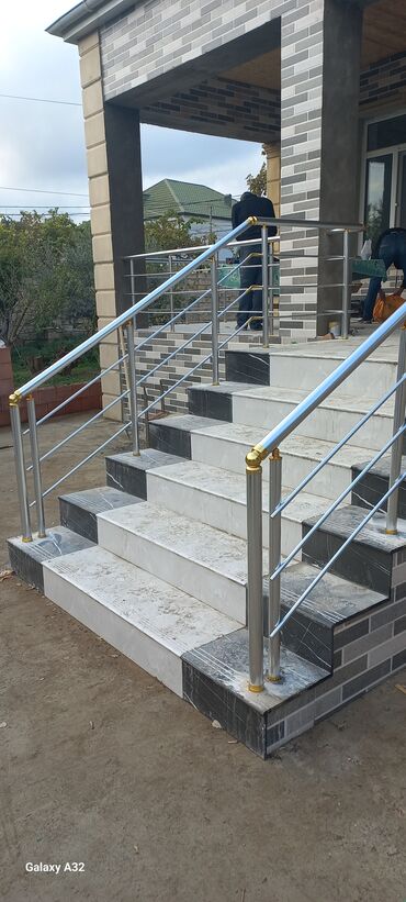 Pilləkən məhəccərləri: Alminum məhəccər.balkon üstü alminum məhəccər 38 azn den başlayan — 10