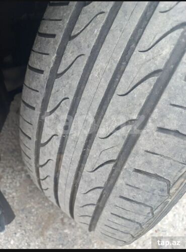 225/55ZR17 ölçülü şinə malik, BMW loqosu olan disklə birlikdə