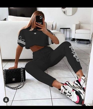 Gornji i donji deo: Veličine S M L XL
Cena 4400 din n — 23