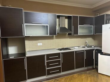 Bitkilər: Mətbəx mebeli əla vəziyyətdə 400 manat. Üstündə moyka, qaz verilir. 4