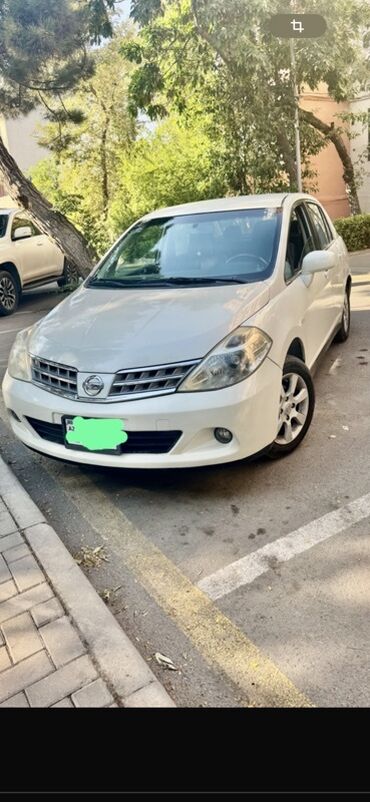 Nissan Tiida: 1.8 л | 2008 г. Хэтчбэк