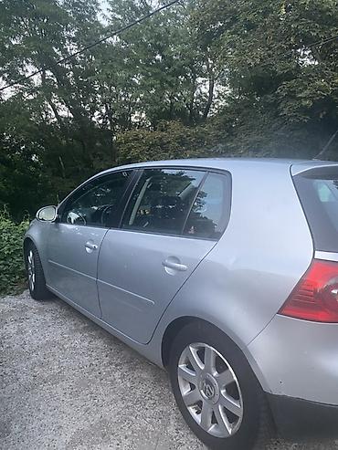 otkup vozila: Volkswagen Golf V, srebrna boja, 5 vrata (hečbek). Alu felne sa VW — 2