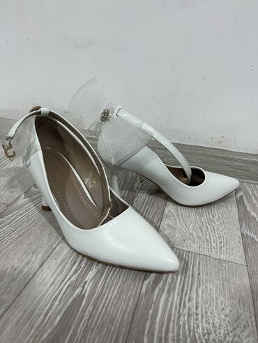 женские туфли со шнурками: Туфли 37, цвет - Белый