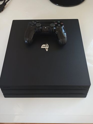 playstation servis: Playstation 4 Pro 1 TB ideal vəziyyətdədir.ev şəraitində işlənib və 1