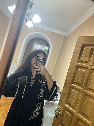 is batinka: Qara abaya – incə bəzəkli.Yenidir.Üzerinde baş örtüsü və kəməri var — 5