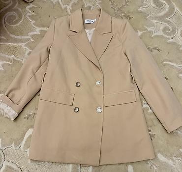 Üst geyimi: Qadın dəbli blazerlər – 3 rəng - Qara ikiqat düyməli blazer: klassik — 4