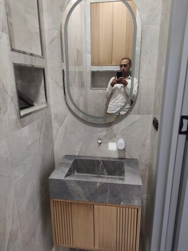 Джакузи ванны: Bu dəstə divara montaj olunan lavabo, yuxarı hissəsi boz rəngli