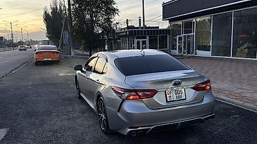 100: Toyota Camry: 2018 г., 2.5 л, Вариатор, Гибрид, Седан — 1