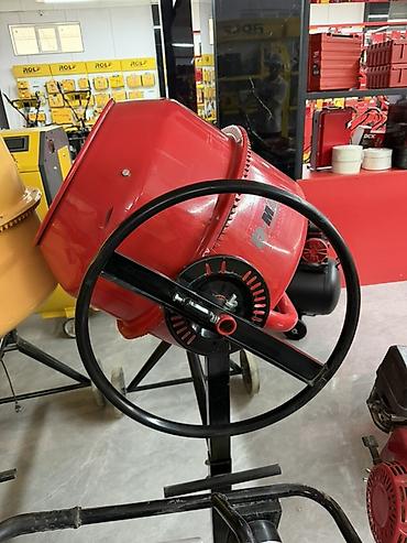 Бетоносмеситель D-MAX, электрический. Особенности: - Барабан из стали
