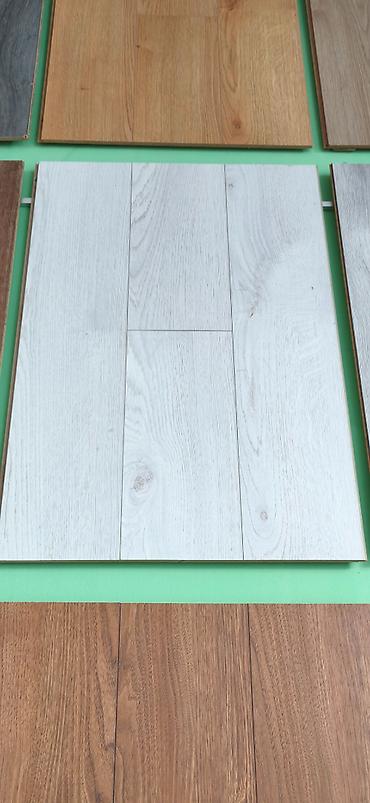 bedroom: Ağ palıd teksturalı laminat döşəmə panelləri - Rəng/üslub: Açıq — 1