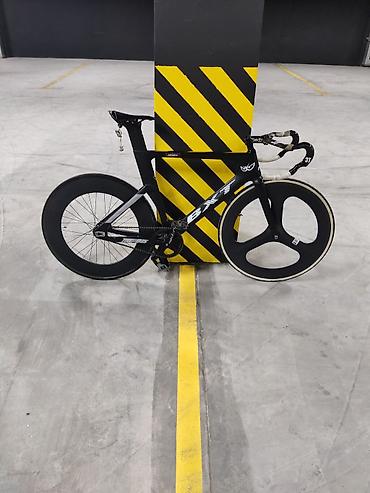 Городские велосипеды: BXT Без дербана Компоненты: Вилсет: передний карбон лопасть, задний — 2