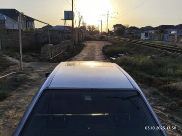 Mercedes-Benz: Mercedes-Benz E-Class: 2.3 l | 1995 il Sedan — 10