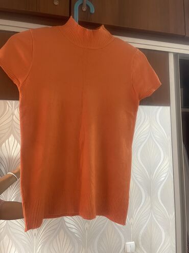 оранжевая футболка: Футболка