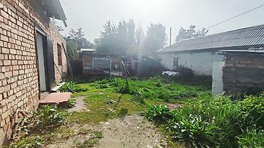 Продажа коттеджей и домов: Продаётся 3,5 СОТКИ, угловой дом в центре Каракол. Сугубо под бизнес — 16