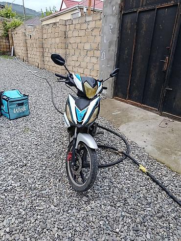 opel mühərriki: Skuter/Moped tipli motosiklet - Korpus rəngi: ağ-qara, mavi aksentlər — 2