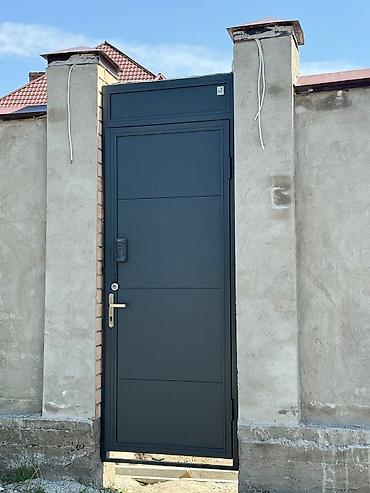 Секционные ворота: Алюминиевые, Автоматические, Длина: 10 м, Alutech, Для частного дома, С калиткой, В рассрочку, Новый, Бесплатная установка — 11