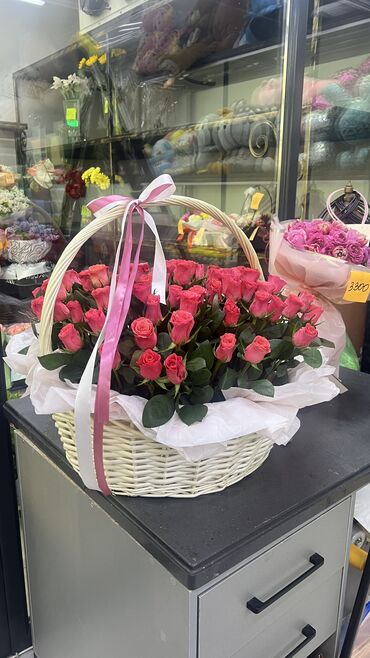 Организация мероприятий: СО СКИДКОЙ 50% продается корзина со цветами. 71 свежих роз