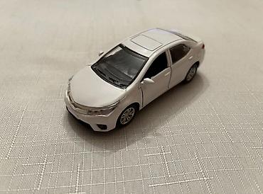 nerf satisi: Ağ rəngli sedan tipli metal oyuncaq avtomobil modeli - Realistik — 2