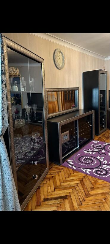 qaşıq dəst: Mebeller köç səbəbi ilə satılır.3ü birliktə 280 manata satılır.2ci əl