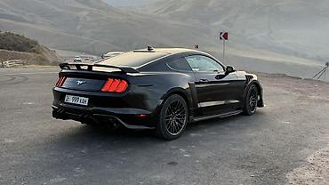 спортивные машыны: Ford Mustang с тюнинг-пакетом под Shelby GT500. Ключевые особенности — 4