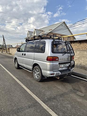 lsd: Mitsubishi Delica: 2002 г., 3 л, Автомат, Бензин, Минивэн — 5