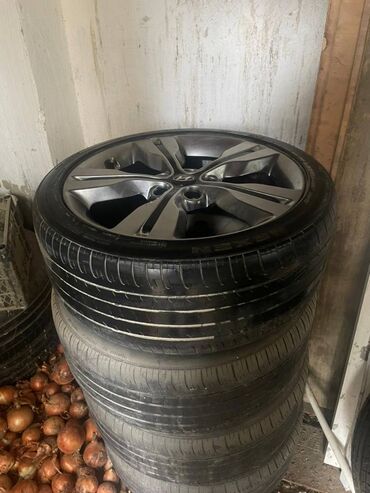 traktor altlıqlı qara qadın bosonojkaları: Hyundai Veloster orijinal 18-lik disk və təkərlər satılır Ölçü