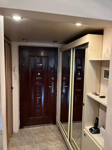 Uzunmüddətli kirayə mənzillər: Yasamal rayonu, Nərimanov Heykəlinin yanında, 9 mərtəbəli binanın 3-cü — 5