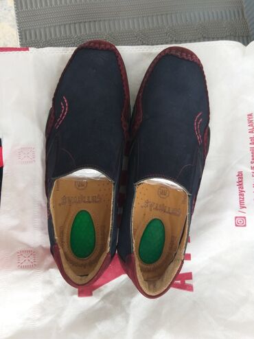 Krasofkalar və idman ayaqqabıları: Kişi mokasinləri – dəri içlikli, rahat geyim üçün - Model: slip-on