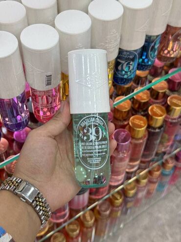 Šminka: Sminka na veliko i malo
mn — 9