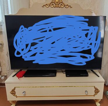 TV altlığı: Televizor altligi satilir 60 azn az işlenib yeni əşyalar alınıb yer