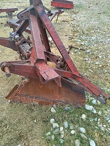 Уборочная техника: Зерноочиститель зернометатель См-4 Отвал-рыхлитель (V-образный) для — 2