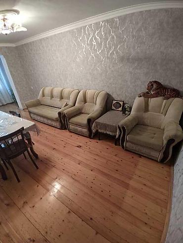 stadion: Bakı, 8-ci kilometr, 4 otaqlı, Köhnə tikili, m. Xalqlar Dostluğu, 100 kv. m — 3