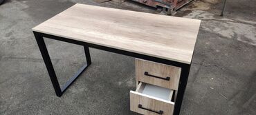 Офисные столы: Столы офисные с тумбочкой
Офисные столы с тумбочкой в наличии — 7