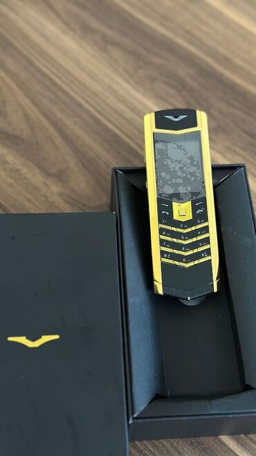 Vertu: Vertu Signature Touch, rəng - Qızılı, Düyməli