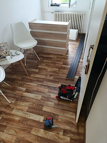 kuhinjski ormari: -Pult   se izradjuje se od Univera debljine 18mm u kombinaciji bele i — 1