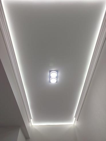 Трековые светильники и споты: Все элементы работают вместе: свет, линии потолка и ниши. За счёт — 11