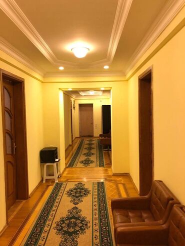 Digər kommersiya daşınmaz əmlakı: 28 may metrosuna yaxin amerika sefirliyine yaxin yerləşən 4 otaqli — 8