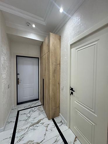 Uzunmüddətli kirayə mənzillər: Mərtəbə:6/14 Sahə:52 kv Otaq: 2 (düzəlmə) İnşaatçılar Metrosunun düz — 3