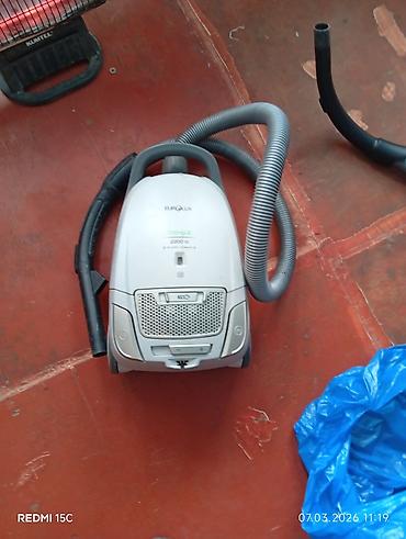 kontakt home buxarlı utu: 2000W gücündə EUROLux tozsoran. Ağ rəngli gövdəsi və möhkəm şlanqı ilə — 1