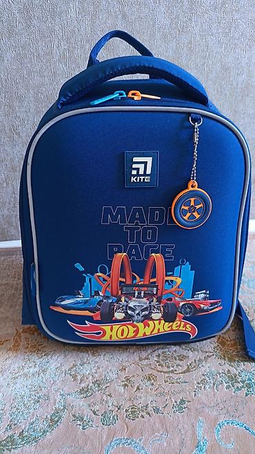 Məktəb çantaları: Kite Ergo Kids məktəb çantası – Hot Wheels dizaynı - Rəng: tünd mavi — 1