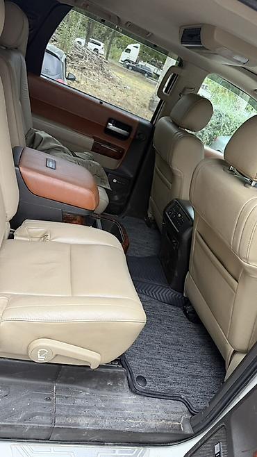 секутер: Toyota Sequoia: 2010 г., 5.7 л, Автомат, Газ, Внедорожник — 8