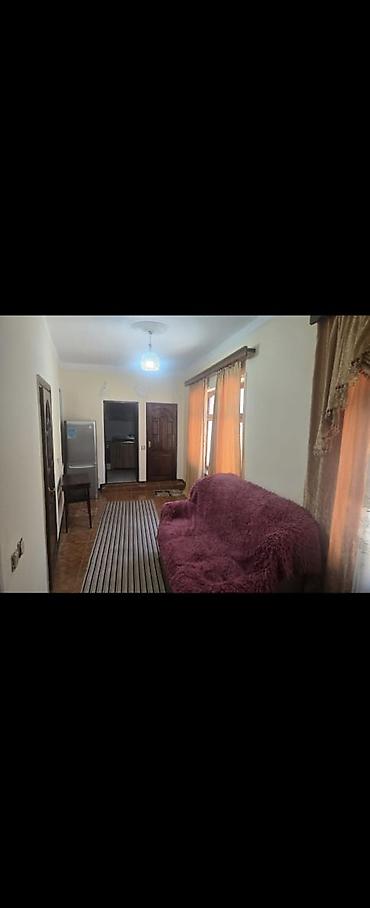xutor ev: Kirayə ev. Xutorda 1böyük otaqlı və böyük balkonu var. Hər bir şəraiti — 7