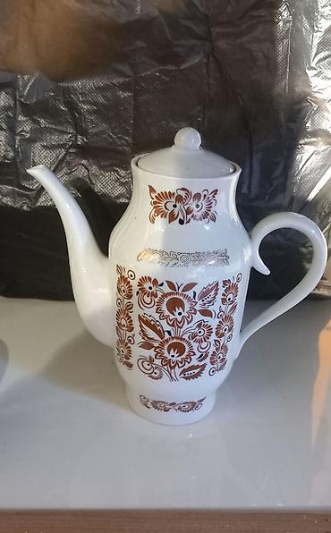 Посуда: Супницачашки,вилки,ножи,Шейкер,чайник чугун,молочница,и.т.далее — 18