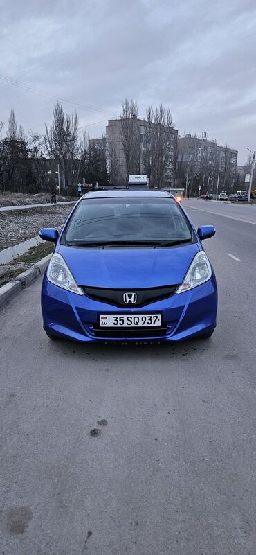 рассрочка кейджи: Honda Fit: 2011 г., 1.5 л, Гибрид, Хэтчбэк